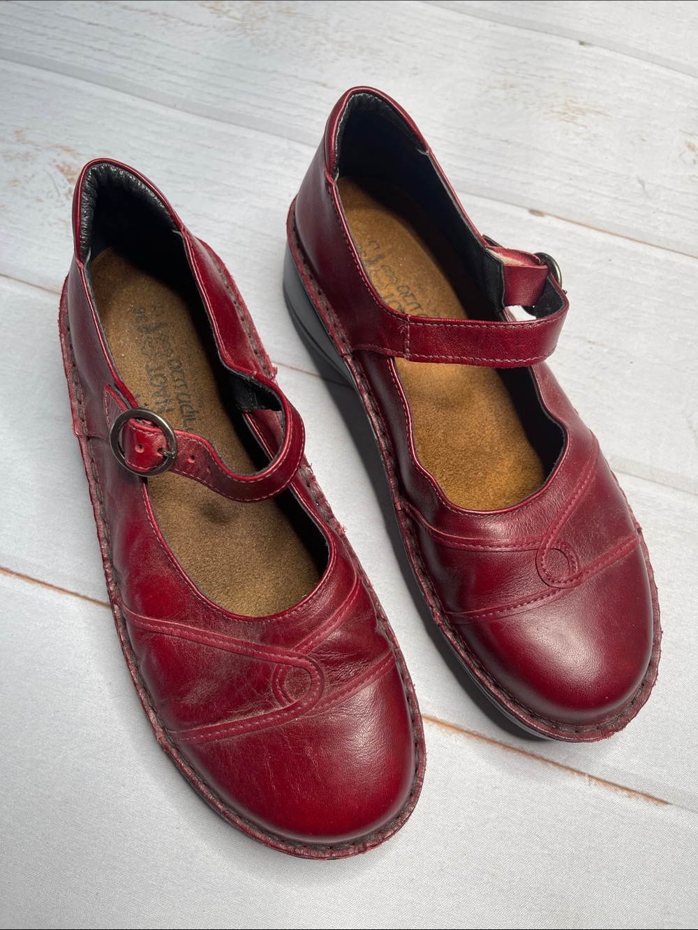 Naot Red Mary Jane Shoes 38 Ladies 7 Red MaryJane Strap Burgundy - Picture 2 of 12